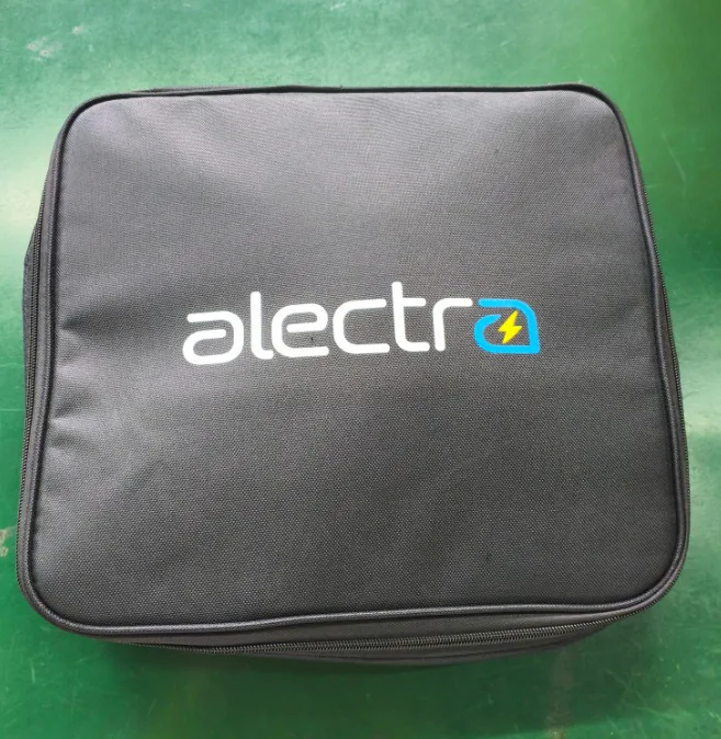 Bolso de transporte Alectra con marca visible.